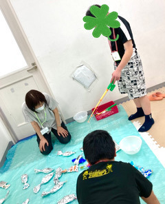 ハッピーテラス久里浜教室の写真3枚目：夏祭りでは楽しい魚釣りを楽しみました。