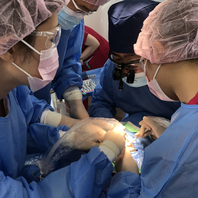 高尾歯科医院(歯科衛生士の求人)の写真6枚目:インプラント手術時の様子