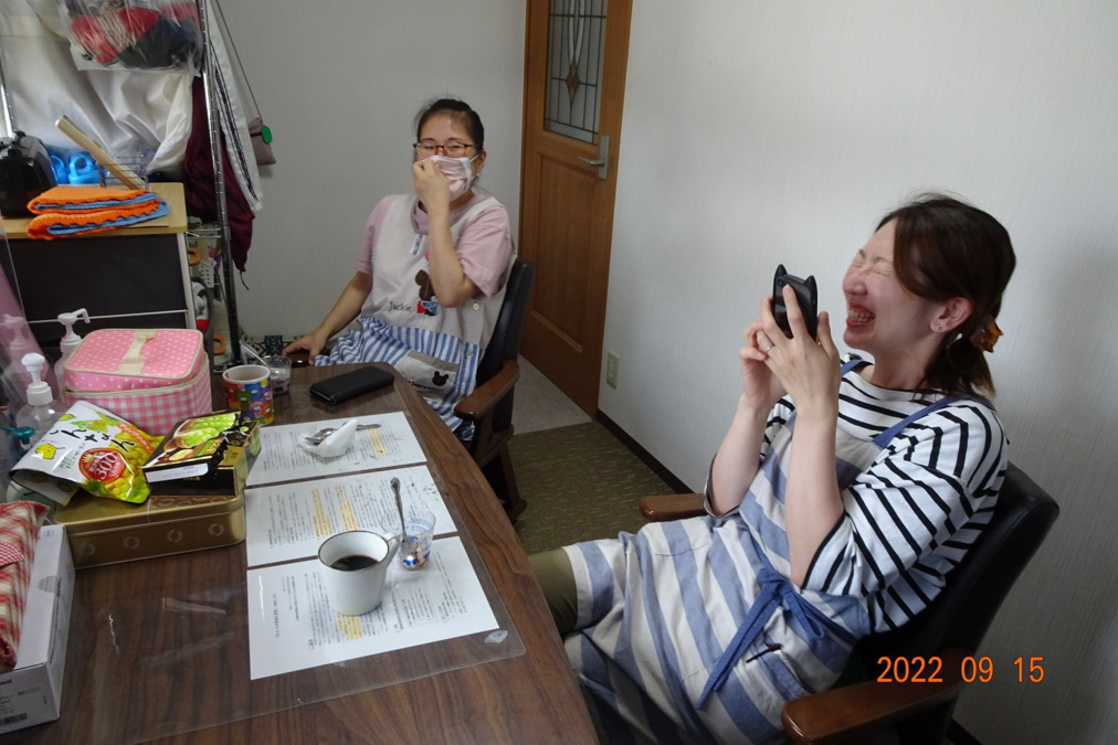 ホームケアセンター慈温（介護職/ヘルパーの求人）の写真13枚目：スタッフお昼休みのひと時
