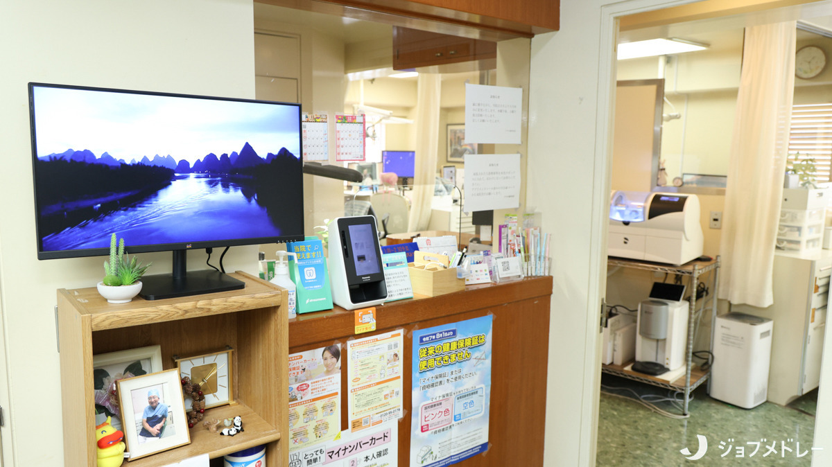 アサオ歯科医院（医療事務/受付の求人）の写真6枚目：当院受付の様子です！