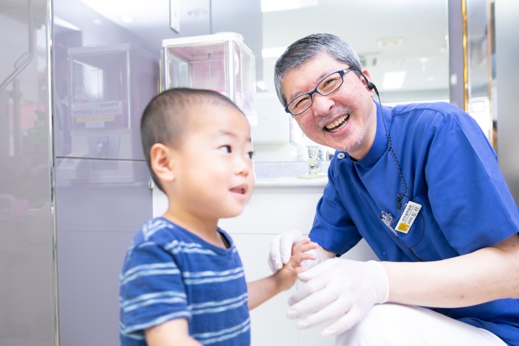 上桂浅井歯科（歯科衛生士の求人）の写真9枚目：ベテランDrが大活躍中です♩たくさんのことを学ぶことができます。