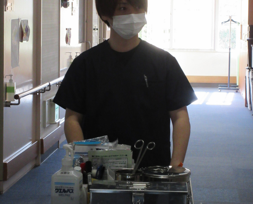 介護付き有料老人ホーム　サンライズ茂原（看護師/准看護師の求人）の写真6枚目：処置の際の巡回時のご様子です。