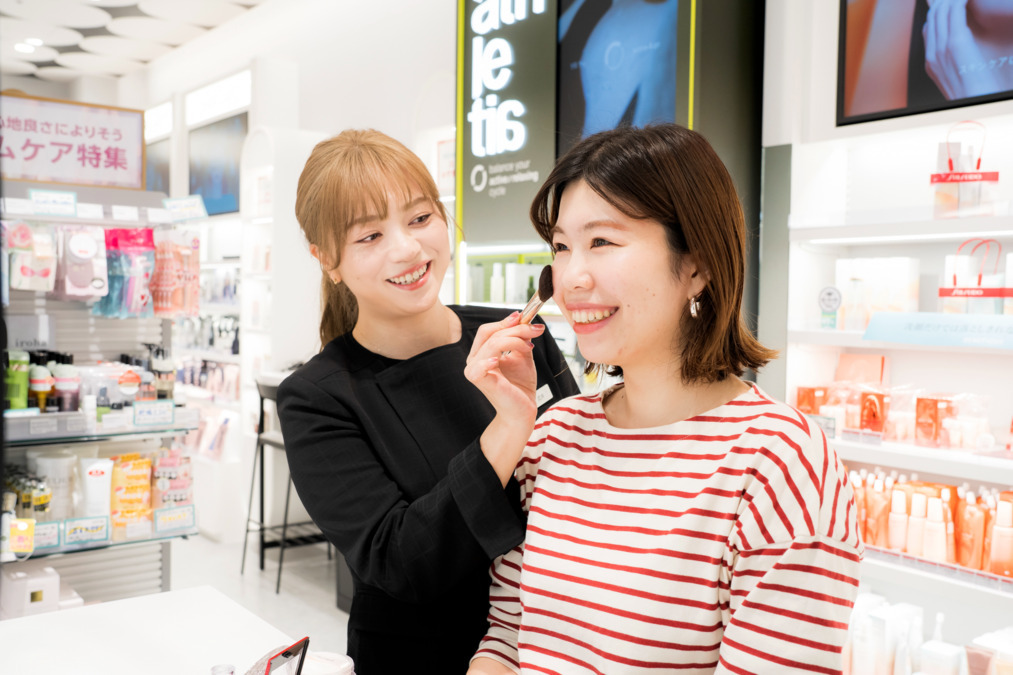 @cosme STORE 札幌ステラプレイス店（美容部員の求人）の写真2枚目：