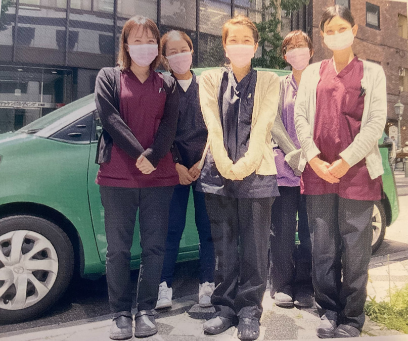 医療法人社団神戸デンタルクリニック（歯科医師の求人）の写真3枚目：ドクターと衛生士さんと助手さんチームで往診診療行っております