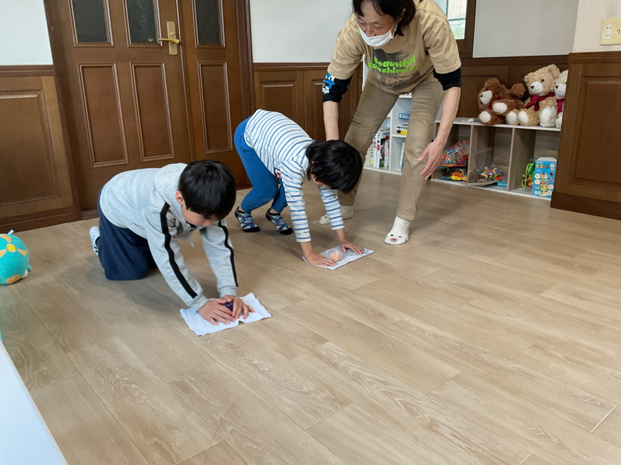 放課後等デイサービス　ドラセナ（児童指導員/指導員の求人）の写真3枚目：家事体験🧹
子どもたちが意欲的に
取り組めるよう遊びの要素も
入れています♪