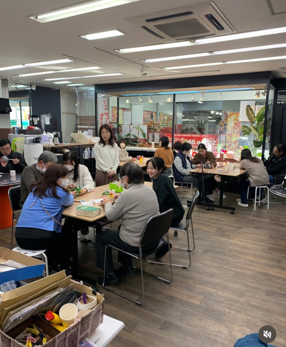 就労継続支援B型事業所ギフト（サービス管理責任者の求人）の写真11枚目：リハビリテーション科の学生と教授と連携してのリハビリ風景