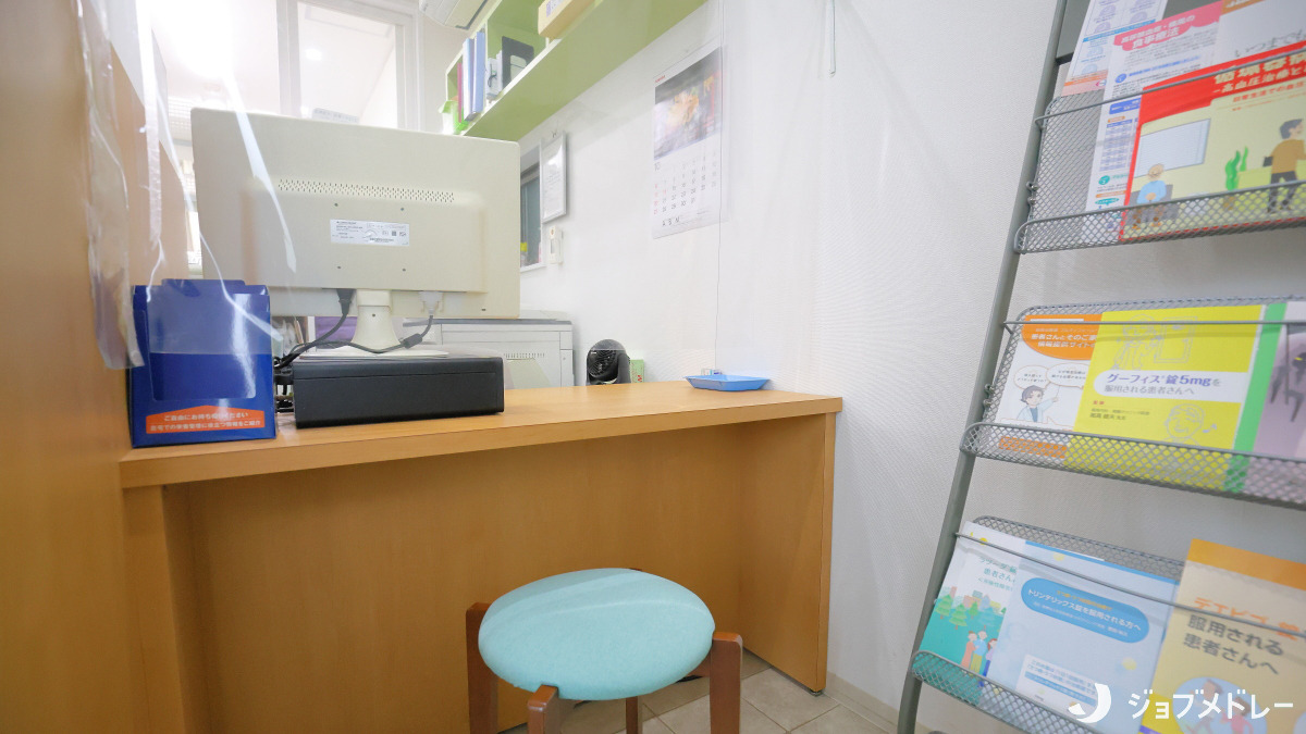 ファミリー薬局　木屋町店（薬剤師の求人）の写真7枚目：患者さまへの丁寧な説明を心がけています