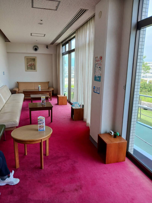 神戸百年記念病院（薬剤師の求人）の写真5枚目：天気が良い日は特に気持ち良い屋上休憩室☆