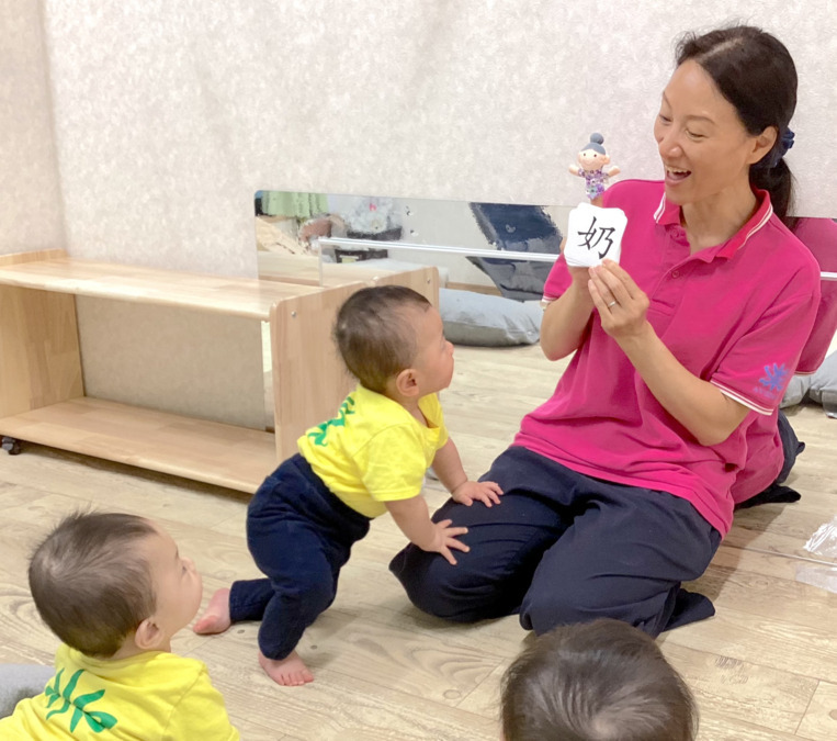 アベニール保育園（保育補助の求人）の写真7枚目：色々な教具で英語・中国語のレッスンを行ています☆