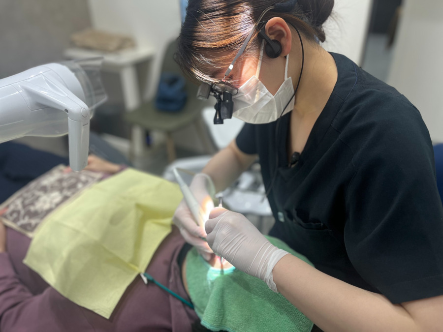 せきかつひろ歯科口腔クリニック（歯科衛生士の求人）の写真11枚目：全スタッフに拡大鏡を支給しています