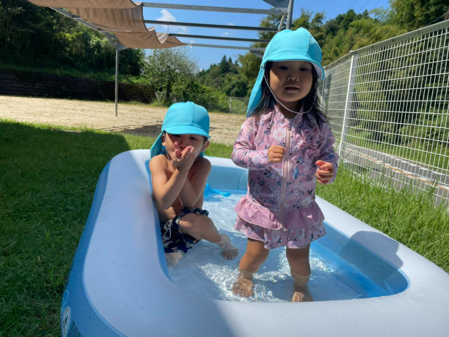 京和保育園（保育士の求人）の写真3枚目：夏のプール遊び♪