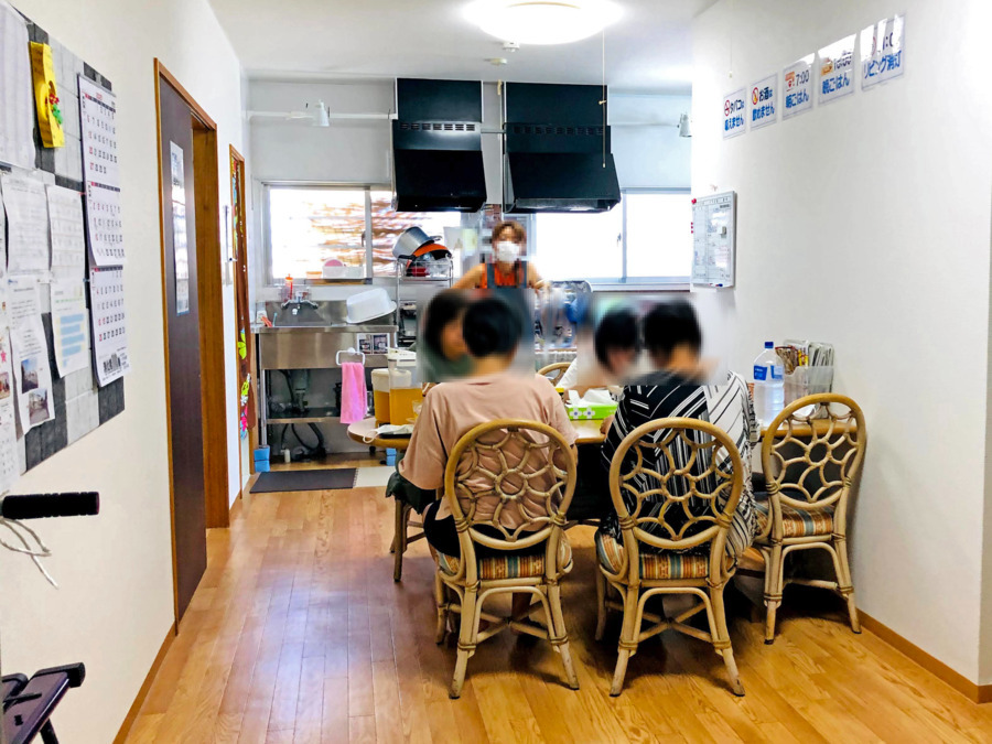 グループホームゆんたく家とのしろの写真5枚目:食事の様子