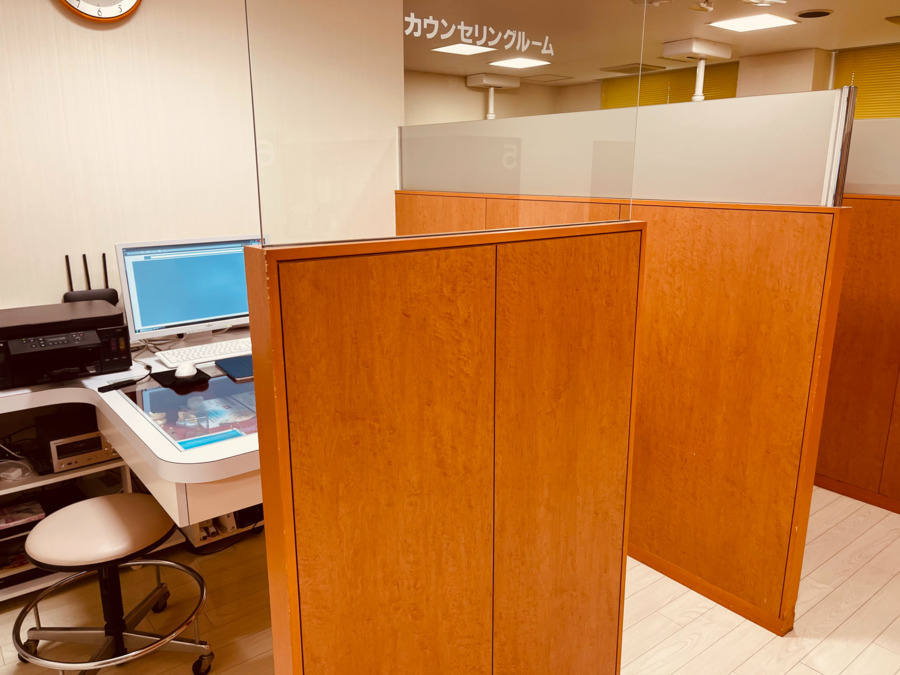 夫馬歯科クリニック（歯科衛生士の求人）の写真3枚目：カウンセリングに取り組んでいます。