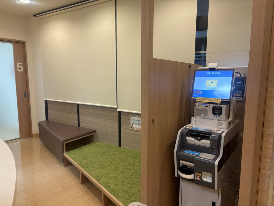 医療法人三恵会 しげなが歯科・矯正歯科(歯科衛生士の求人)の写真4枚目:スーパーの2階という立地柄、お子様の患者様もたくさん!親子で気軽に通っていただけ