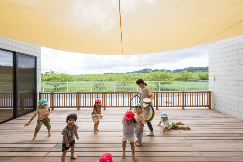 もりながこども園（保育士の求人）の写真8枚目：0.1.2歳児テラス