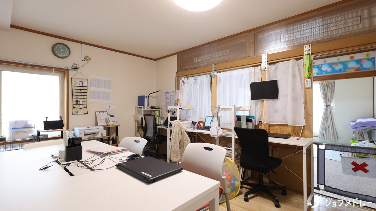 いころきっず（保育士の求人）の写真15枚目：作業用のスペースです