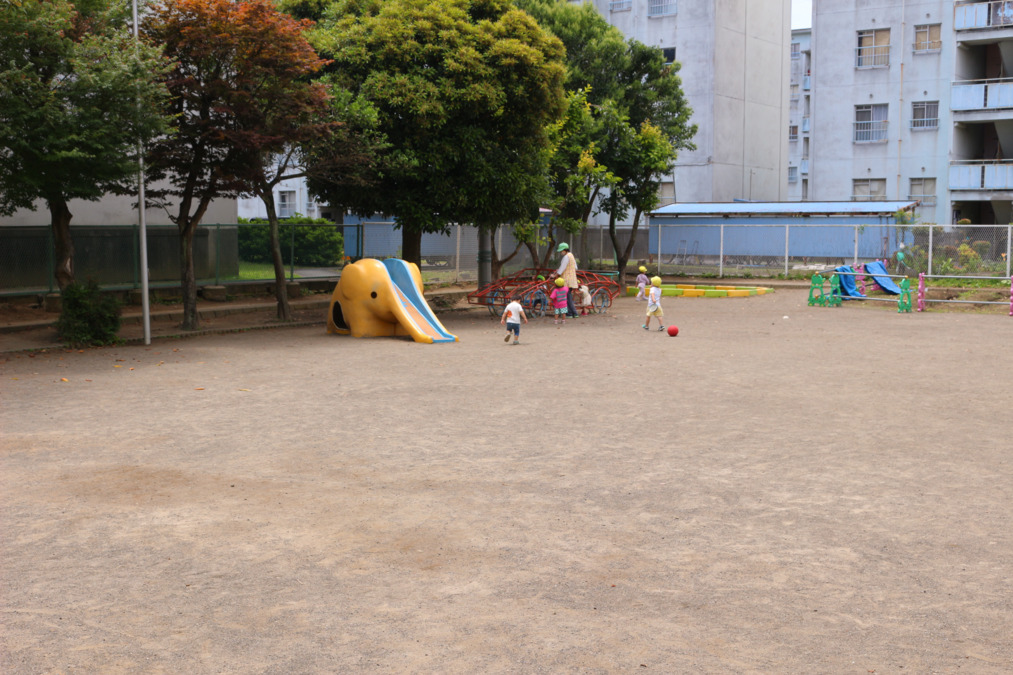 松みどり保育所（保育補助の求人）の写真9枚目：園庭の様子