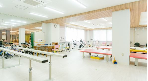 介護老人保健施設おおふじ五幸ホームの写真3枚目：リハビリスペース