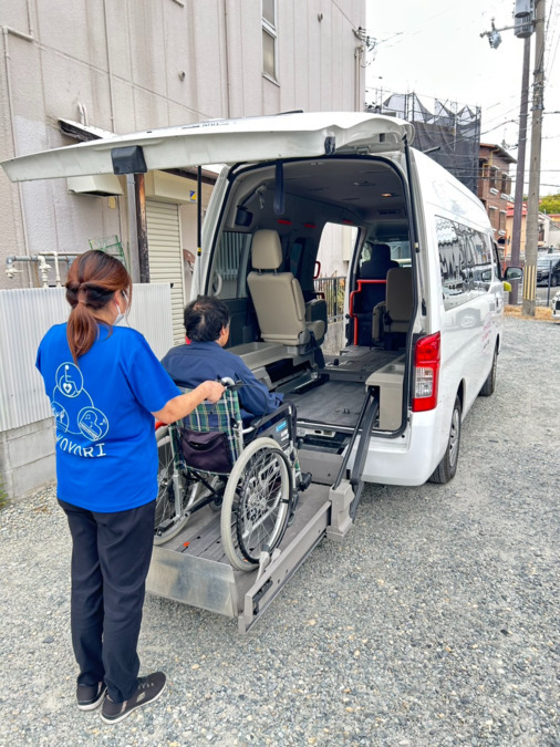 デイサービス　こより（介護タクシー/ドライバーの求人）の写真4枚目：社員がしっかりお教えますのでご安心ください。
