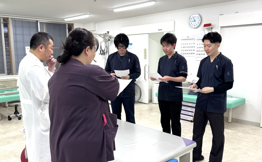 学校法人SBC東京医療大学附属　上青木整形外科（理学療法士の求人）の写真7枚目：カンファレンス