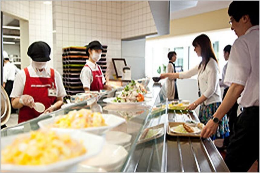 銀座スエヒロカフェテリアサービス株式会社 中央大学茗荷谷キャンパス内の厨房の写真1枚目：