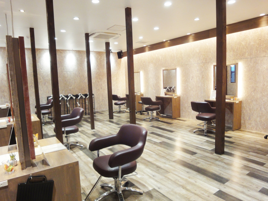 美容室SALONS 久留米国分店の写真4枚目：