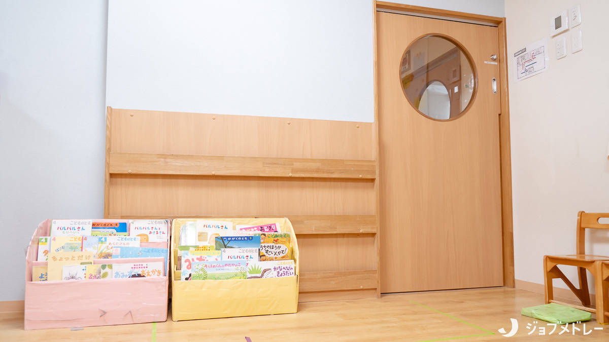 えがおの森保育園・どうしん（保育士の求人）の写真7枚目：自然素材を使用したあたたかみのある内装です