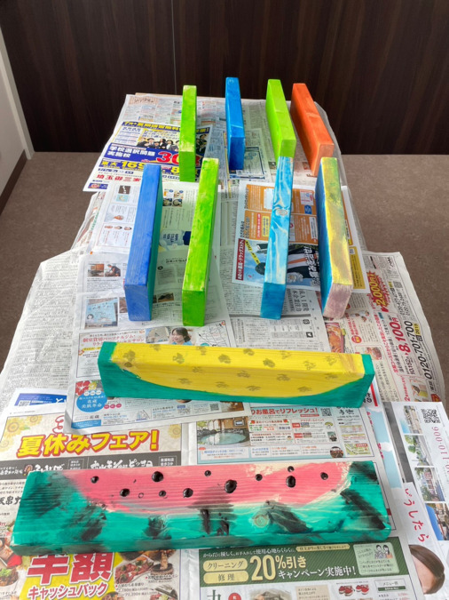 なかよし（生活支援員の求人）の写真5枚目：利用者さんと一緒に、組み立てていきます(*^^)v
