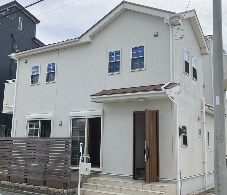 コモレアの家【2025年11月01日オープン予定】の写真2枚目：築浅の戸建てが事業所になります。