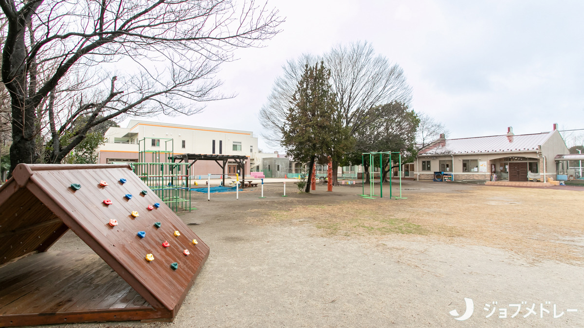 ブレーメン実花こども園の写真2枚目：緑豊かな広々とした敷地を有したこども園となっています