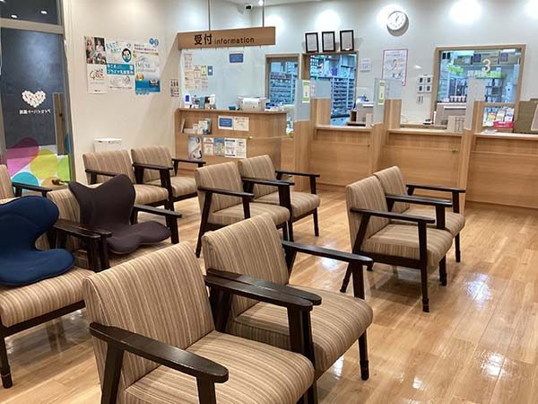 株式会社アイセイ薬局 アイセイハート薬局　Luz湘南辻堂店（薬剤師の求人）の写真4枚目：アイセイハート薬局　Luz湘南辻堂店の内観