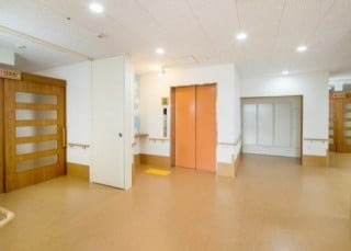 特別養護老人ホーム 椋野喜楽園(理学療法士の求人)の写真4枚目:特別養護老人ホーム椋野喜楽園 エレベーターホール