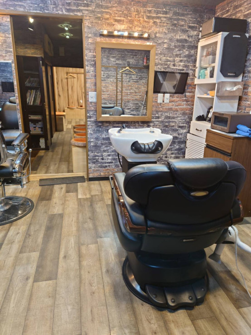 Barber Morley モーリーの床屋(理容師の求人)の写真2枚目: