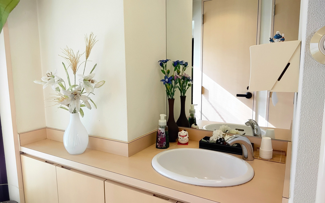 ササガワ・エースデンタル（歯科助手の求人）の写真9枚目：日当たりの良い明るい洗口コーナーです。