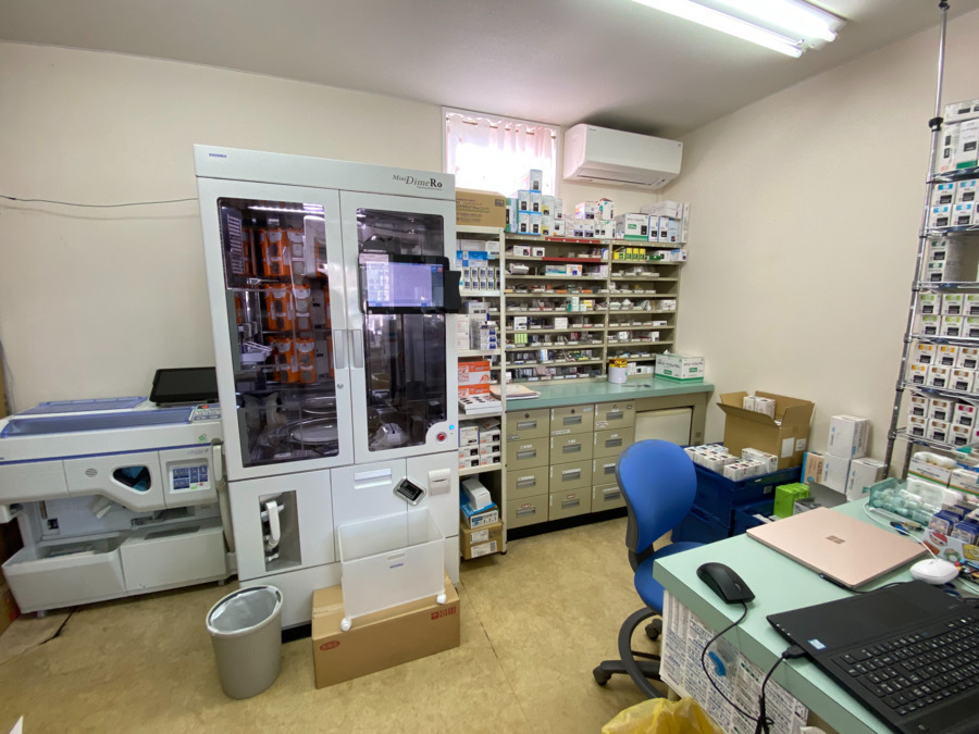 つばさ薬局　鳴海店（薬剤師の求人）の写真5枚目：つばさ薬局　鳴海店の調剤室