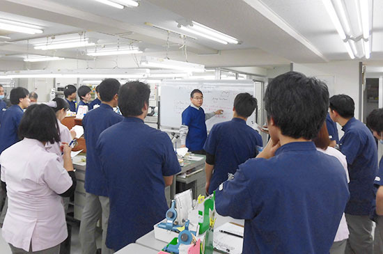 株式会社コアデンタルラボ横浜の写真13枚目：スキルアップできる機会がたくさんあります
