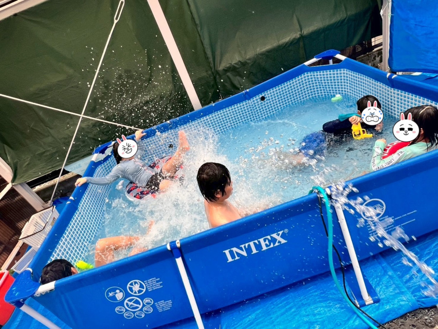 放課後なかよしくらぶ（保育士の求人）の写真2枚目：夏休みにはほぼ毎日プール活動をしています。
