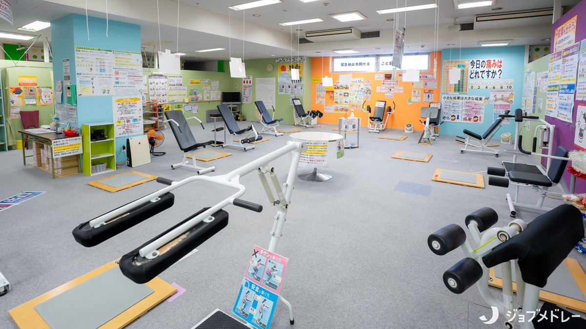 カーブス イオン高橋店(インストラクターの求人)の写真8枚目:毎日通ってくださる方も多く、活気あるお店です♪