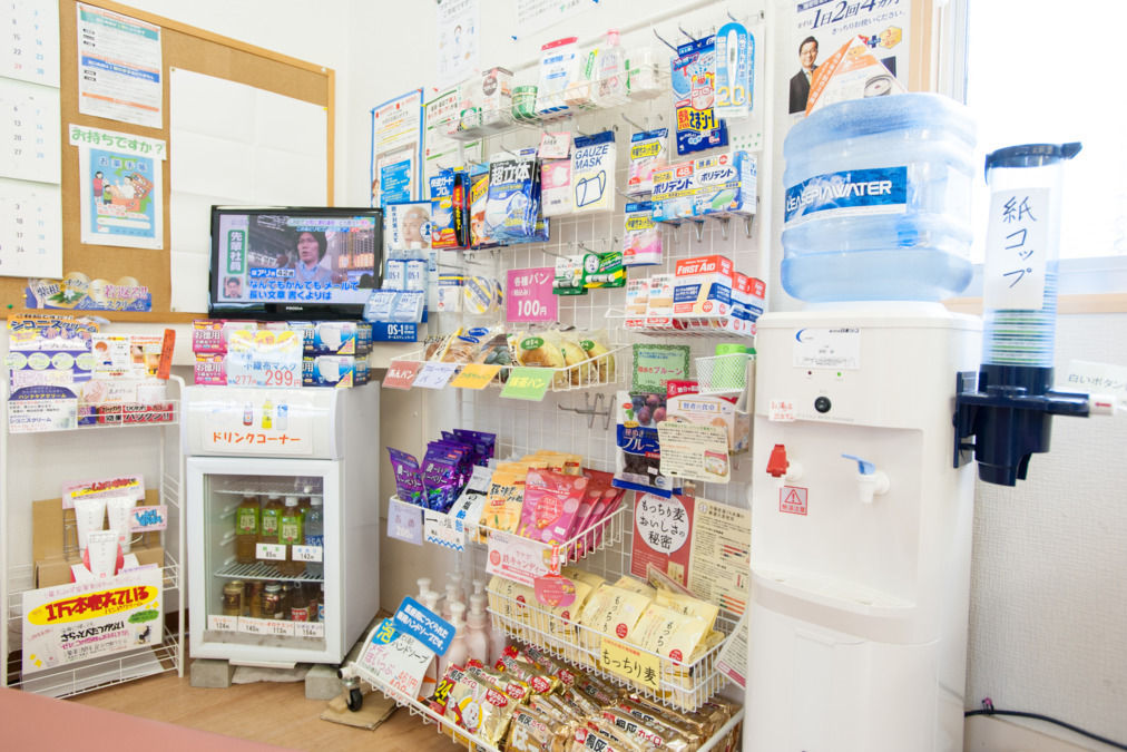 辻薬局 神田店（薬剤師の求人）の写真3枚目：辻薬局　神田店　OTC販売もございます♪