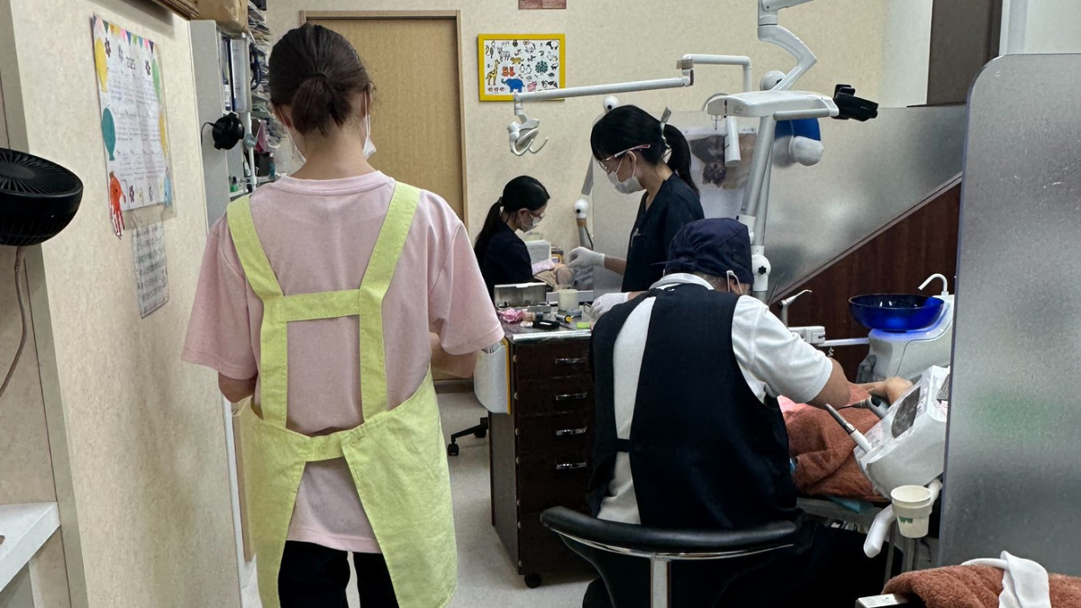 おおむらファミリー歯科(歯科助手の求人)の写真2枚目:クリーンスタッフが在籍しており、早く上がれるだけでなく診療中も助けて頂けます♪