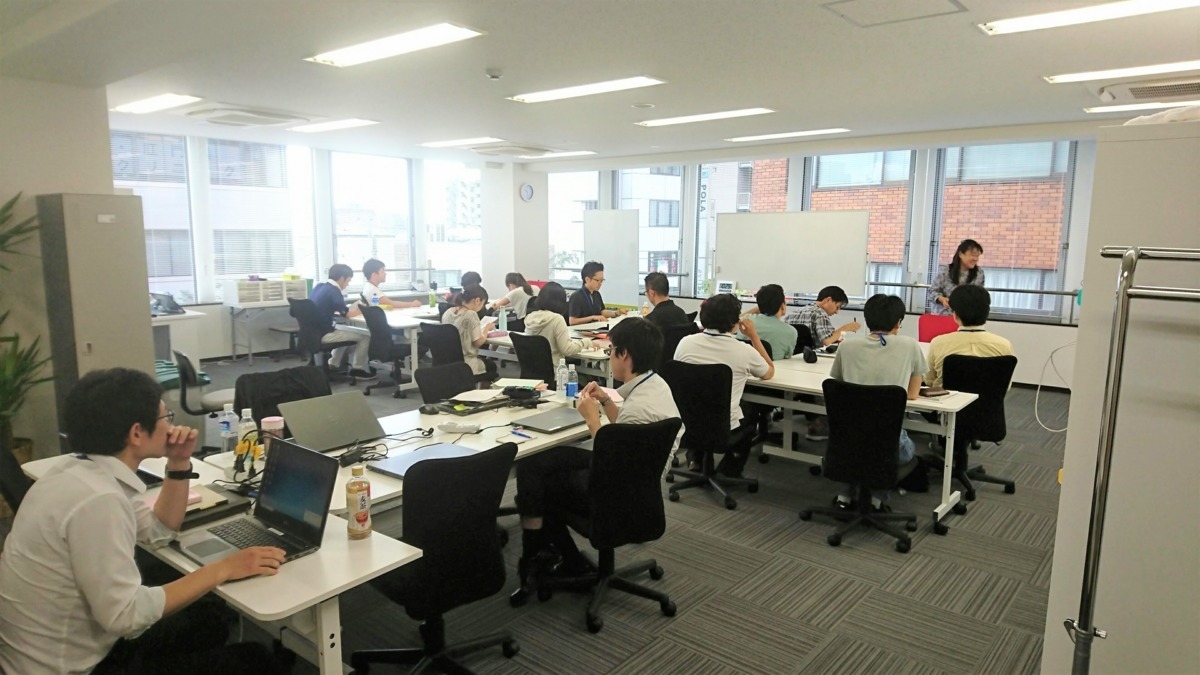 ディーキャリア船橋第二オフィスの写真7枚目：常時20名～25名の利用者さんに向けて日々支援しております。