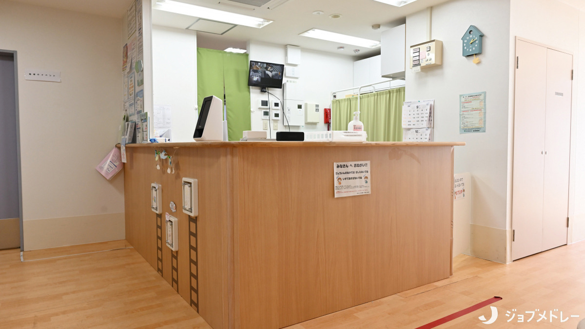 日野みんなの診療所(医療事務/受付の求人)の写真8枚目:日々さまざまな患者様の対応を行っています