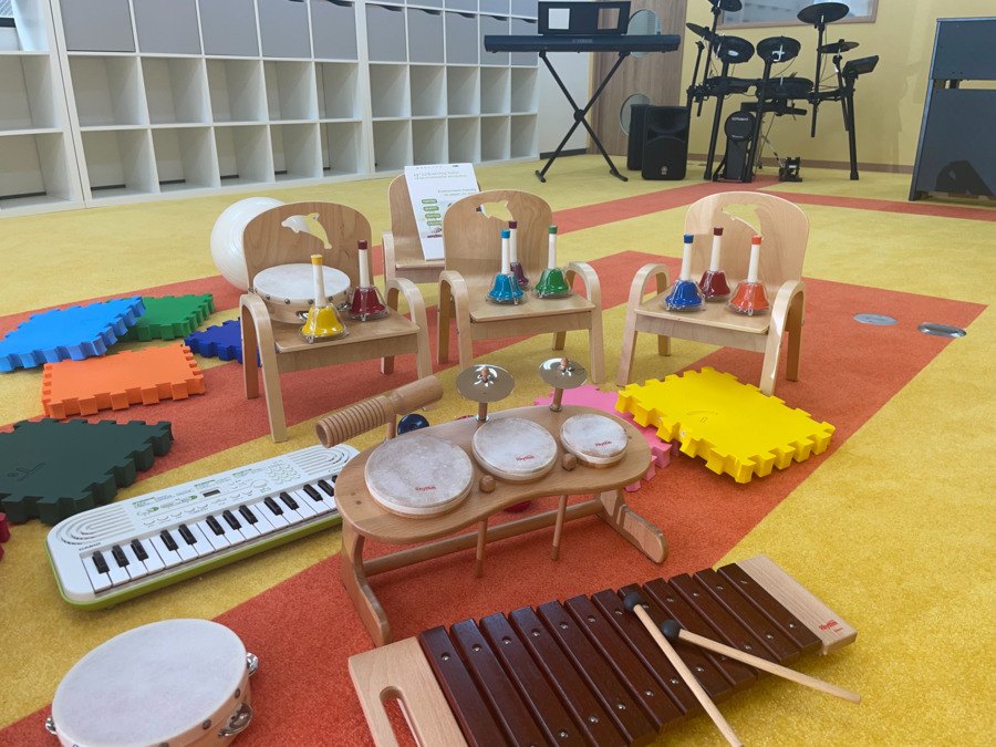 ぽかぽかステップ ミュージック(児童発達支援管理責任者の求人)の写真2枚目:療育方法や、使用する教材の選定を毎朝スタッフ同士でミーティング。