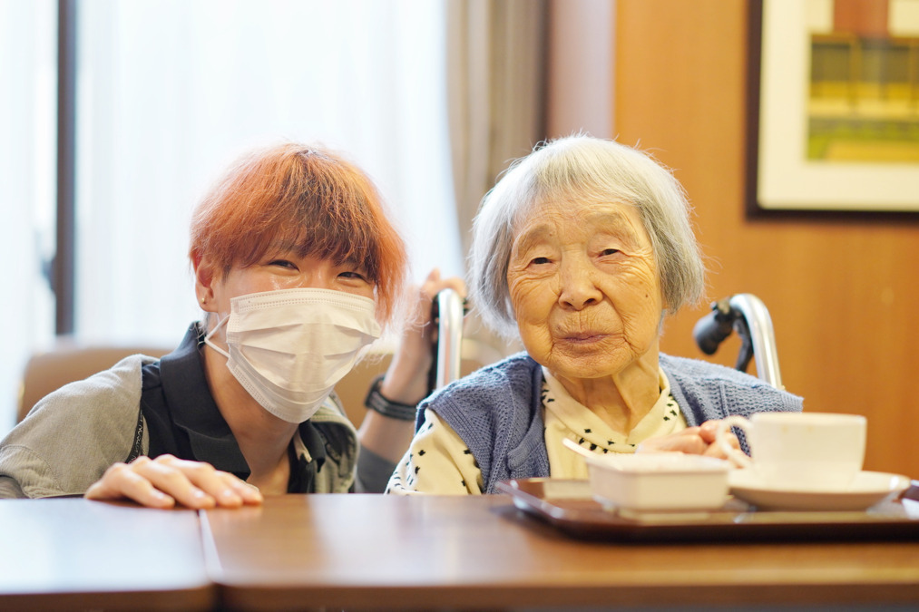 特別養護老人ホームうたの(看護師/准看護師の求人)の写真2枚目:職員とご利用者