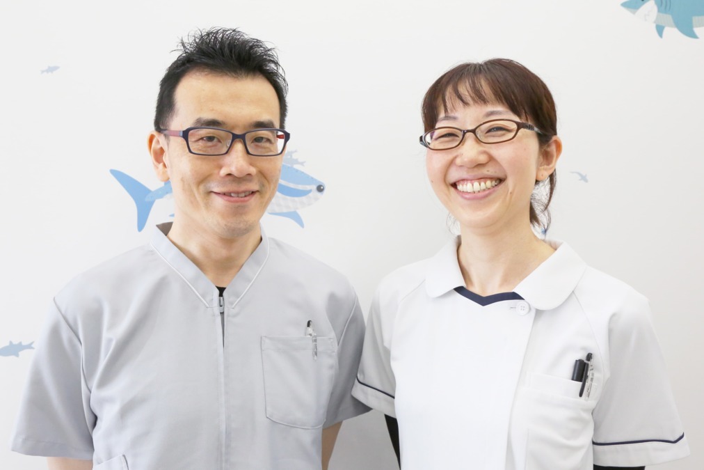 じん歯科・まや矯正歯科クリニック（歯科助手の求人）の写真2枚目：スタッフ思いで気さくな秦泉寺 傑（じんぜんじ　すぐる）院長と麻耶(まや)副院長✩