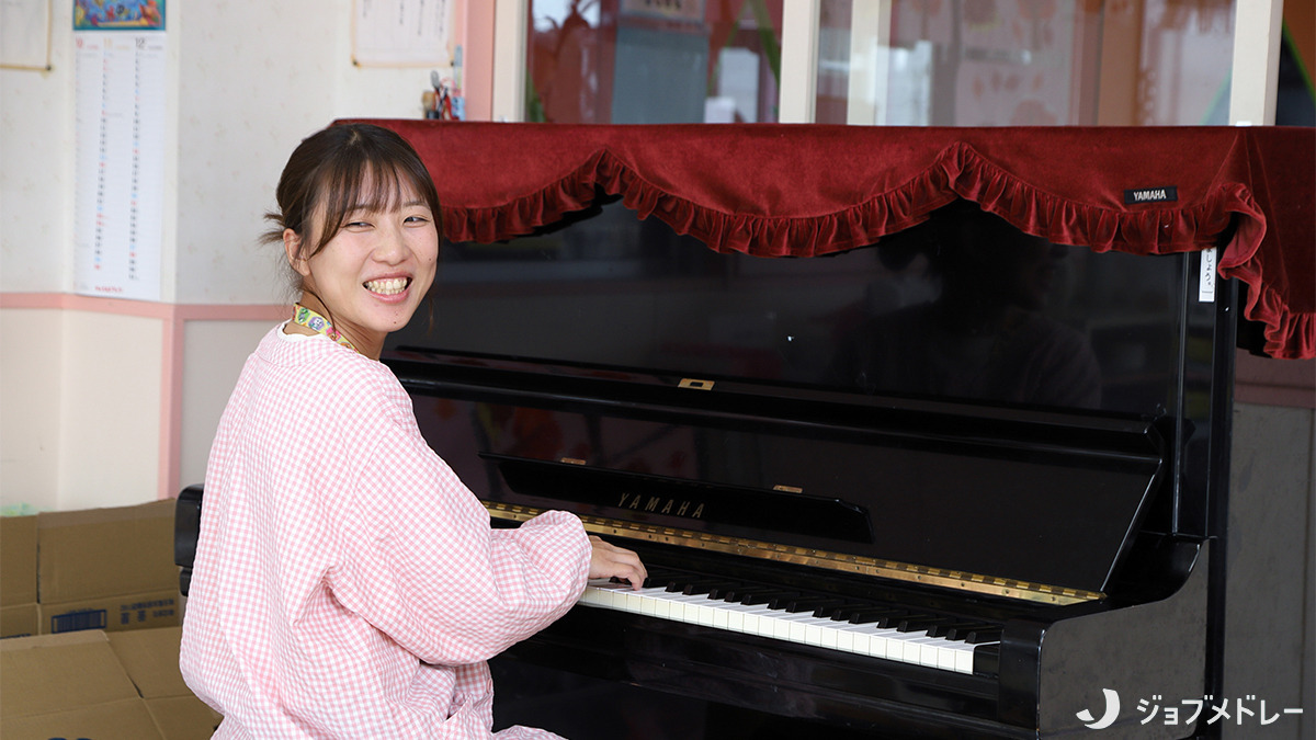 のもと保育園(保育士の求人)の写真14枚目:音楽に親しんでいます♪