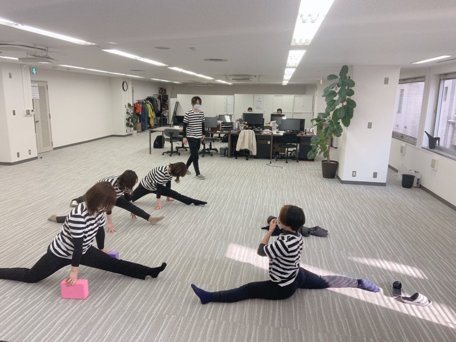 Ｓｉｅｇ［ジーク］訪問看護ステーションの写真7枚目：始業前にヨガをしたり、ストレッチをしたり、自分の体を労わる活動をしています♪