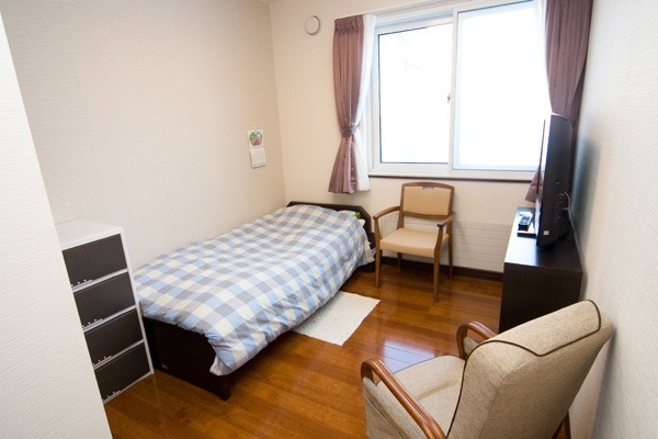 グループホームこん松濤の写真3枚目:居室