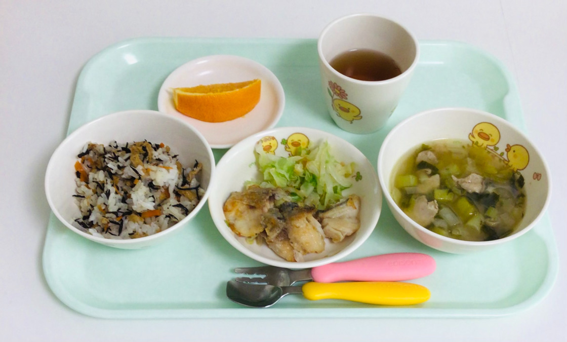 みくに保育所（保育士の求人）の写真11枚目：　　　　おいしい手作り給食♪