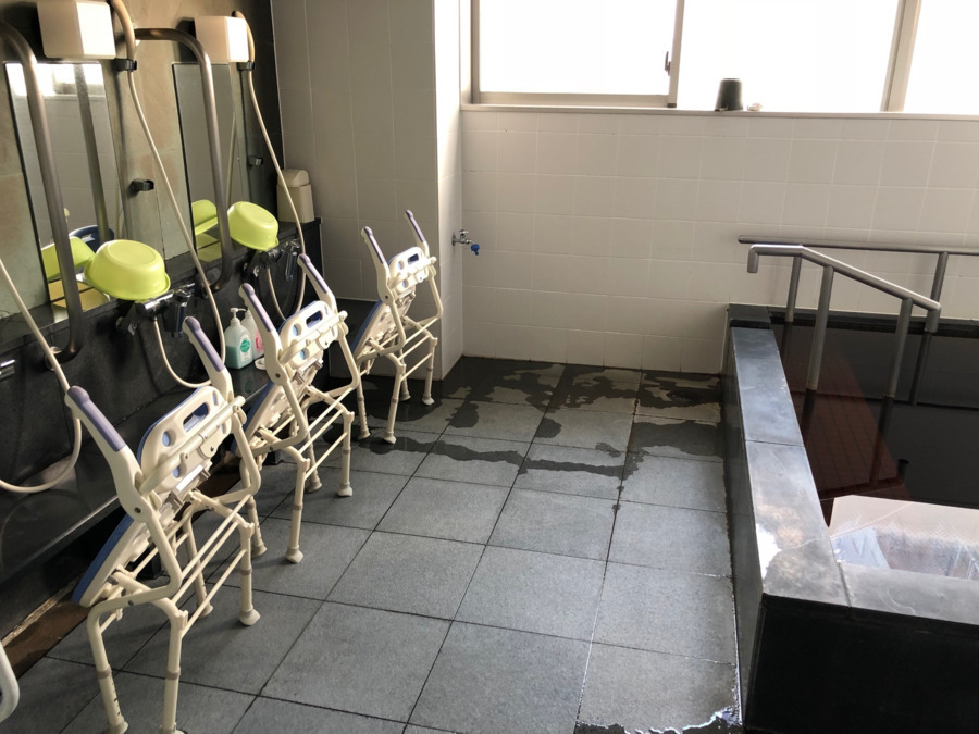 吉原温泉デイサービスセンター魁の写真11枚目：男性浴室　温泉です
